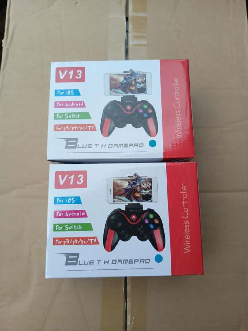 V13 Bluetooth Gamepad