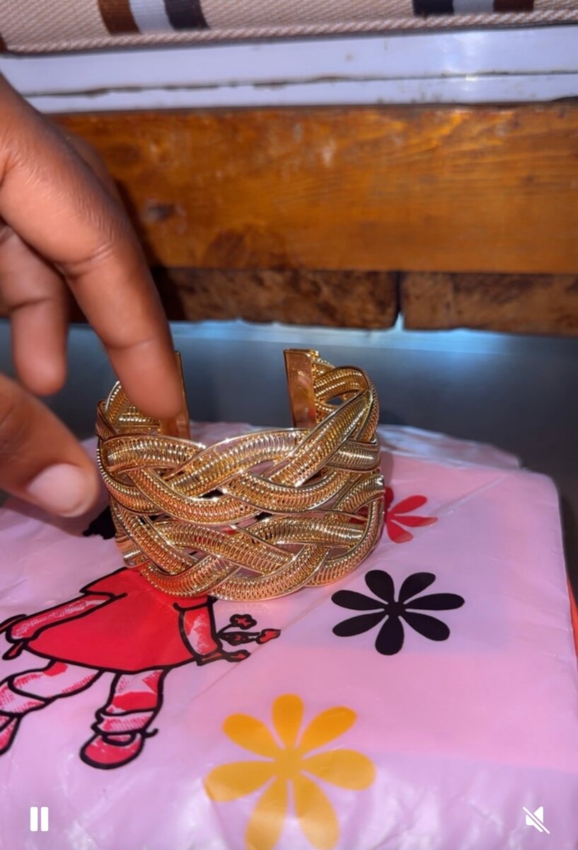 Bracelet doré tressé élégant