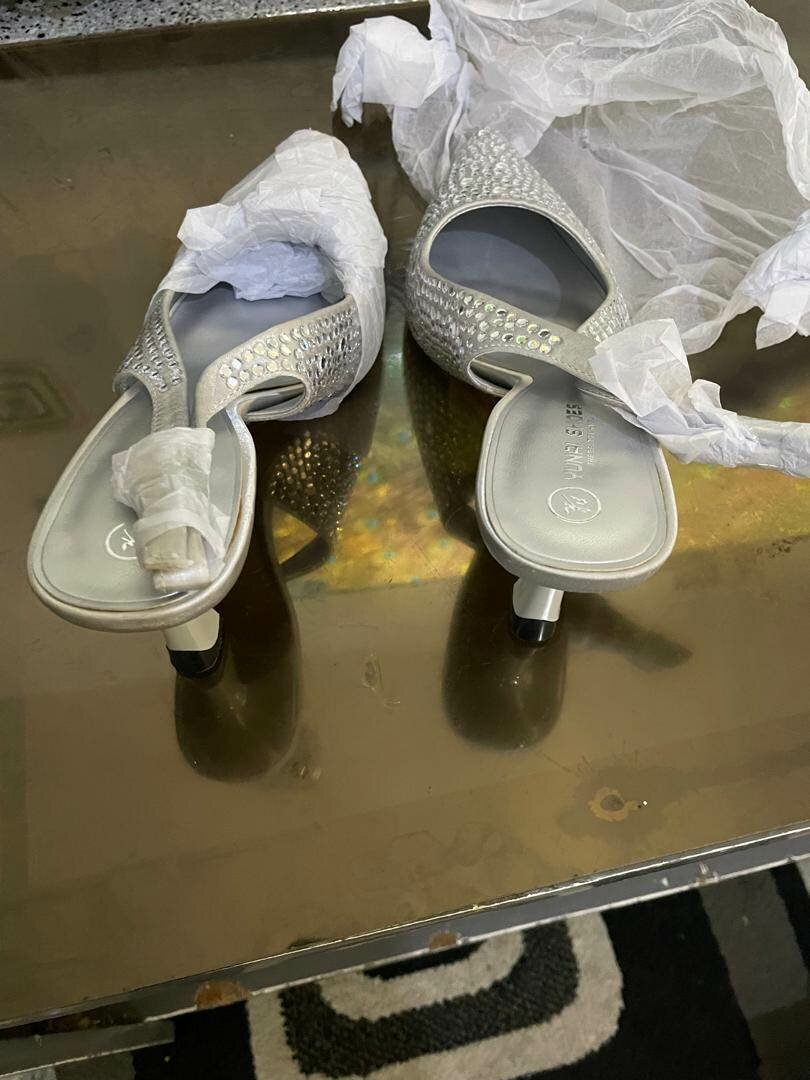 Sandales argentées élégantes