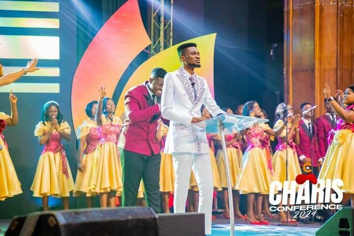 Sparkling Silver Arc pulpit