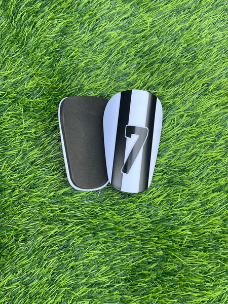 Protège-Tibias de Football Numéro 7