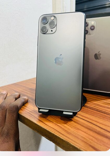 iPhone 11 Pro Max 256gb avec carton