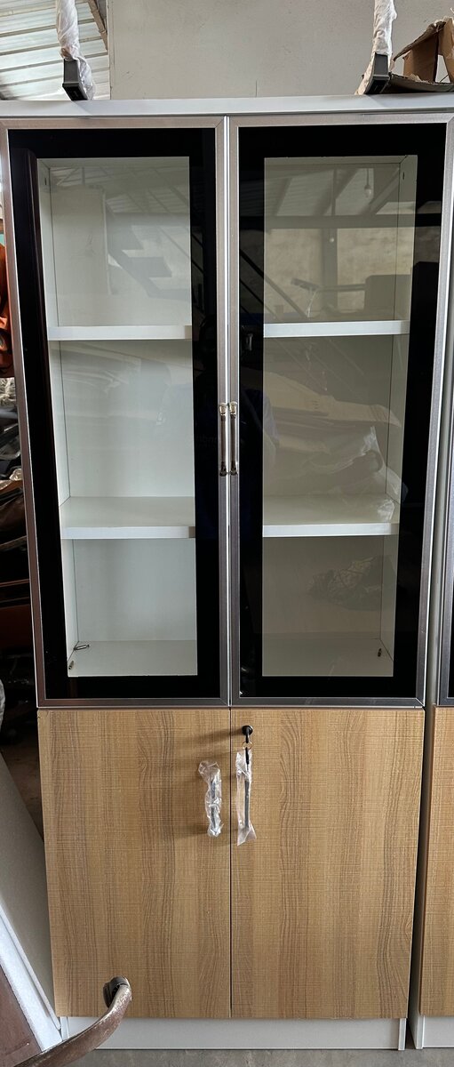 Vitrine en bois moderne