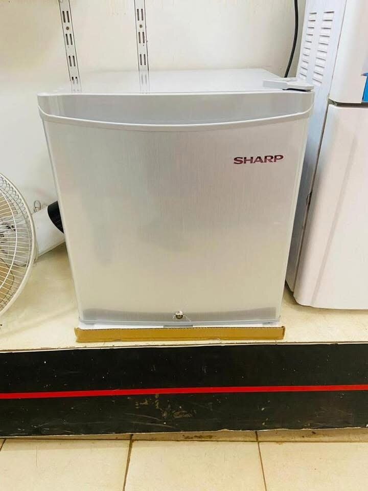 Mini réfrigérateur compact Sharp