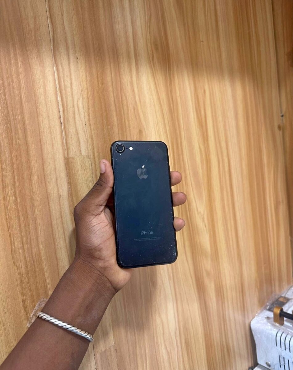 iPhone 8 Noir 64 Go