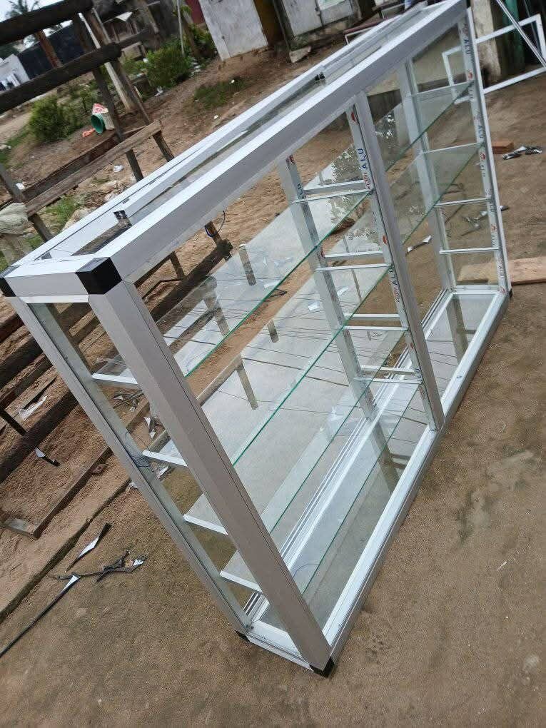 Vitrine en verre moderne