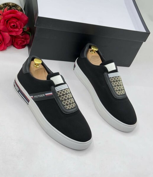 TOMMY HILFIGER BLACK AND WHITE