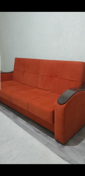 Диван оранжевый