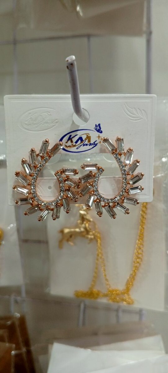 Rhinestone Decor Stud Earrings