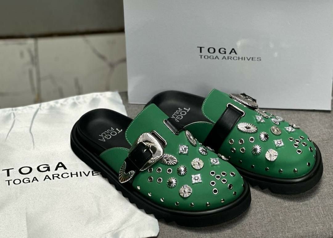 Mules Toga en cuir clouté