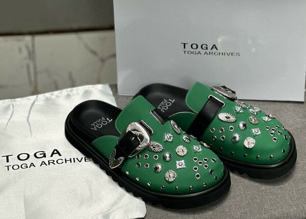 Mules Toga en cuir clouté