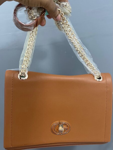 Sac à main chic avec chaîne