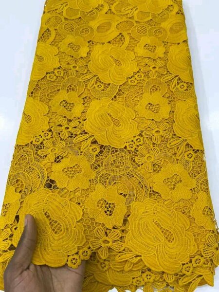 Tissu dentelle jaune éclatant