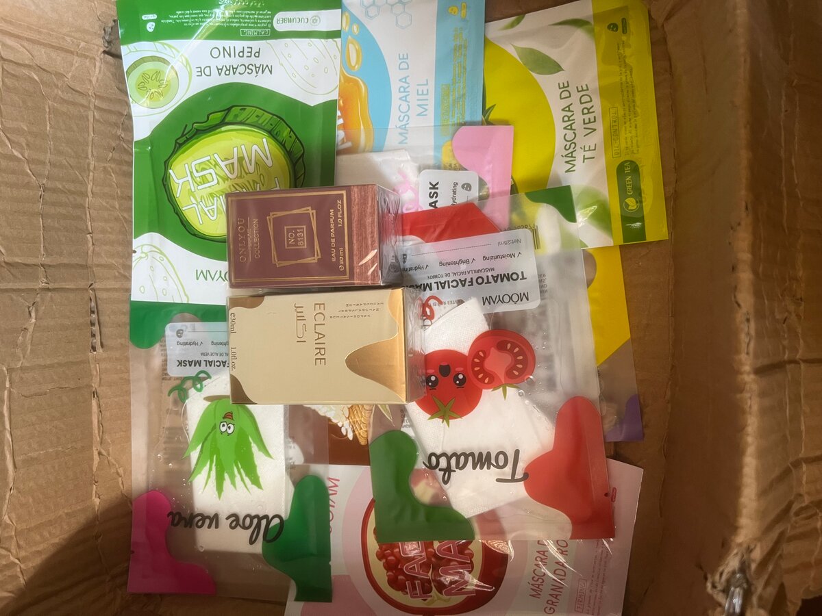 Ensemble de masques faciaux variés