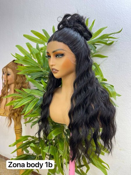 Perruque longue ondulée