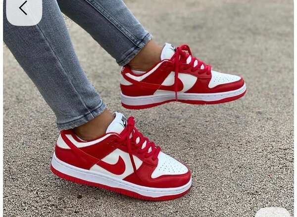 Baskets rouges et blanches tendance