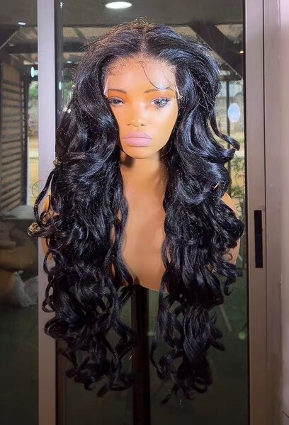 Perruque longue bouclée