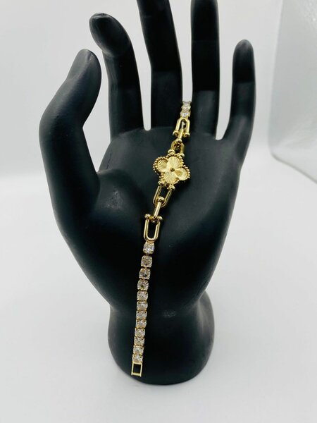 Bracelet en plaqué or élégant