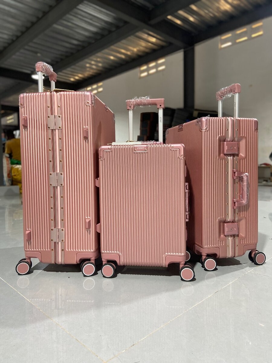 Aluminum Polycarbonate Luggage
