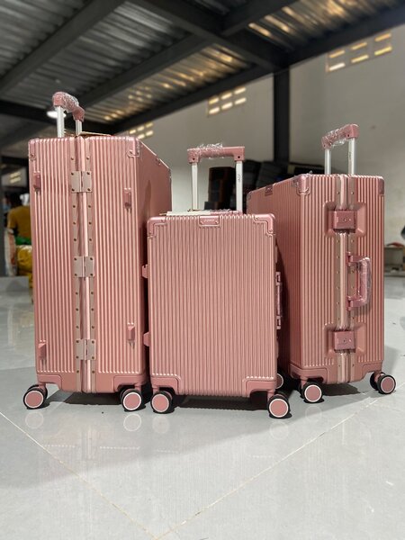 Aluminum Polycarbonate Luggage