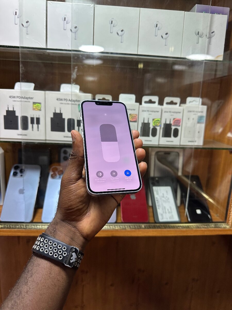 iPhone 14 simple propre