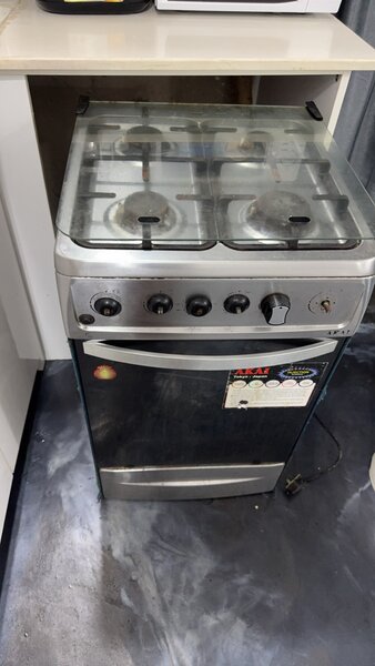 AKAI FOUR BURNER WITH OVEN