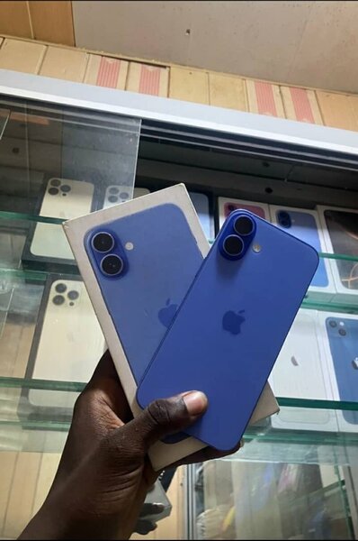 Smartphone bleu dernière génération