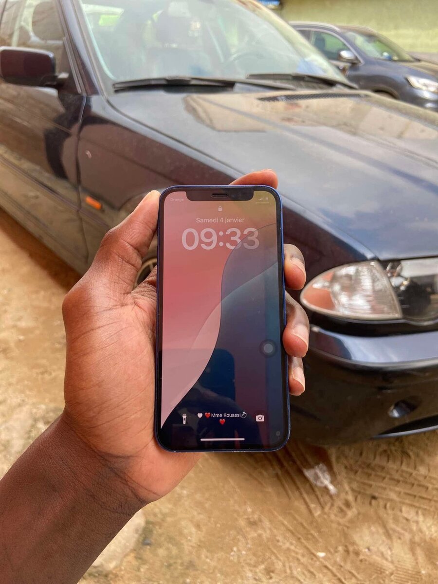 iPhone 12mini 128giga casineuf très propre vendu en magasin