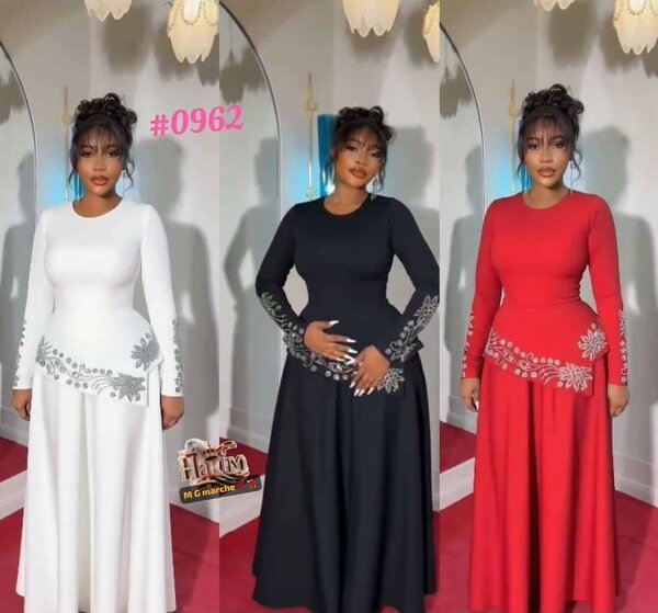 Robe élégante avec motifs floraux