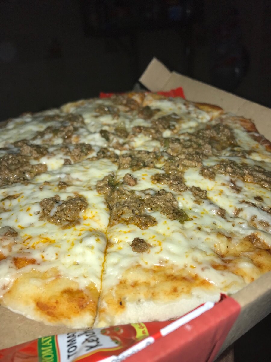 Pizza Fromage et Viande Savoureuse