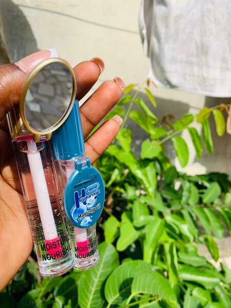 Gloss à lèvres avec miroir