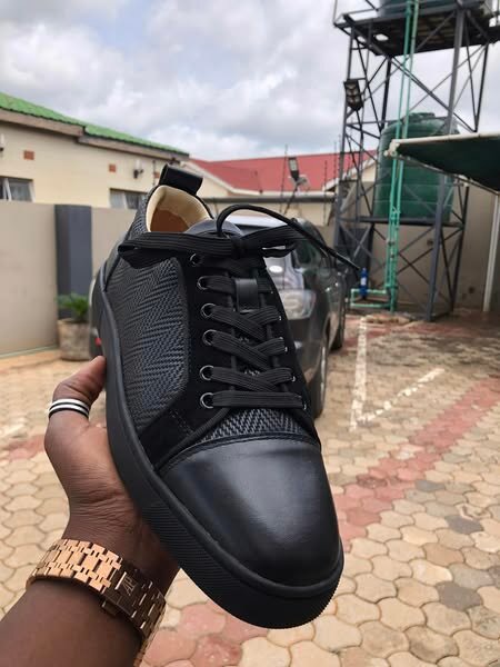 black casual flat-soled Sneakers,