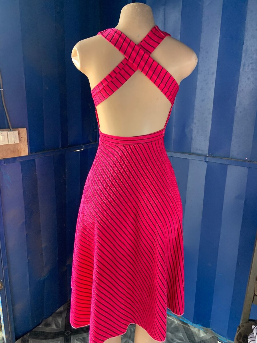 Robe rayée sans manches