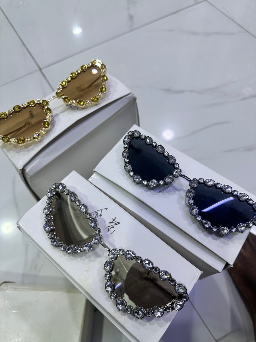 Lunettes de soleil strass chic