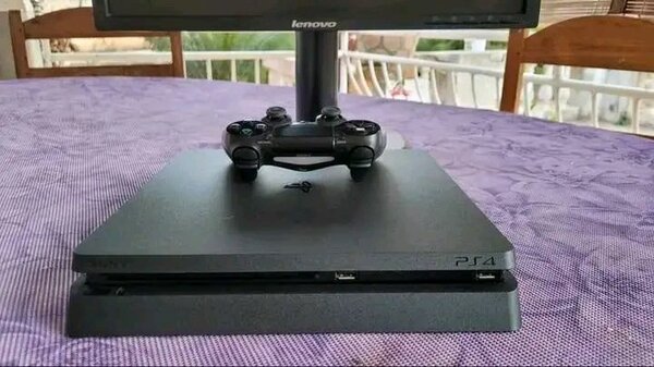 Console Sony PS4 avec Manette