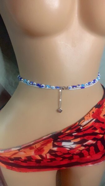 Chaîne de taille fleurie