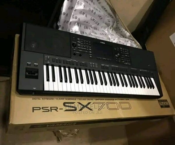 Digital Keyboard Yamaha PSR-SX700