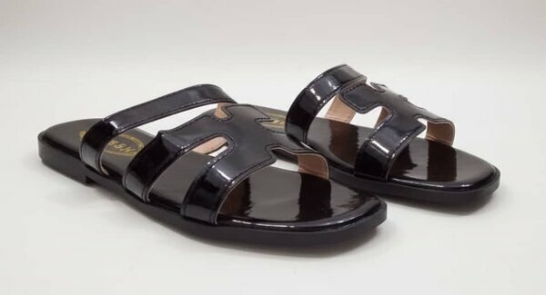 Sandales noires brillantes