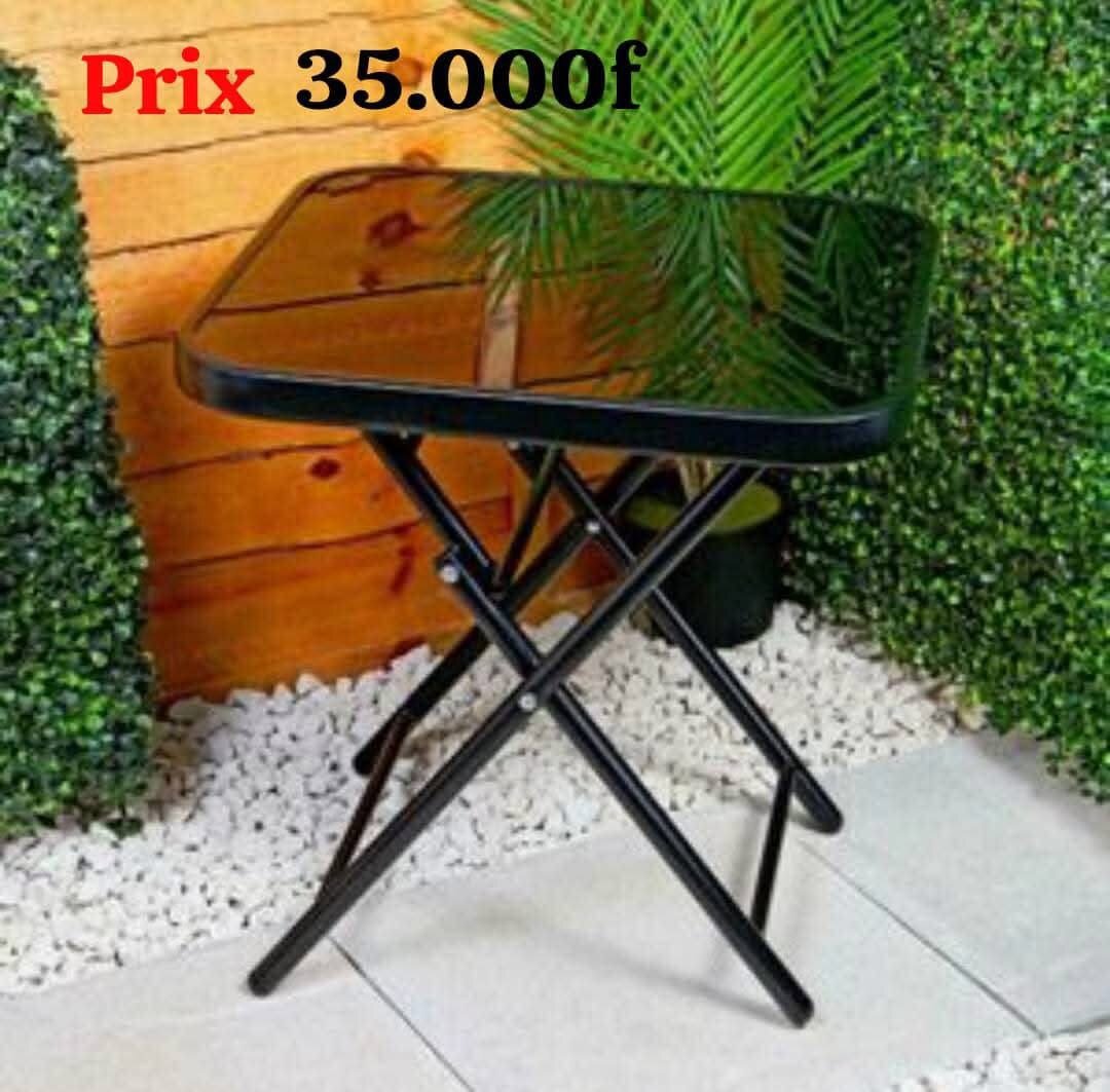 Table pliante en verre noire