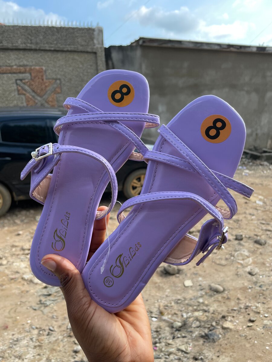 Sandales plates pour femmes