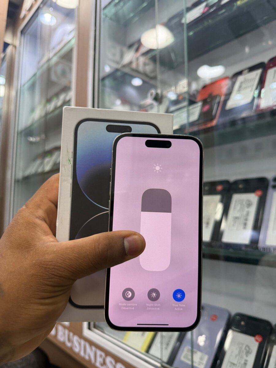 14 pro 128 giga avec carton