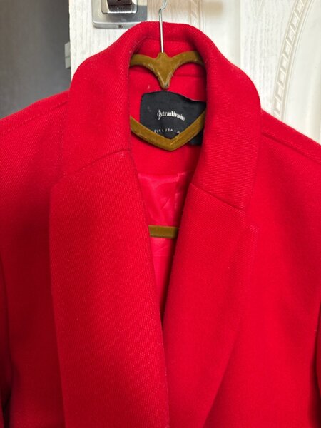 Пальто Stradivarius , красное