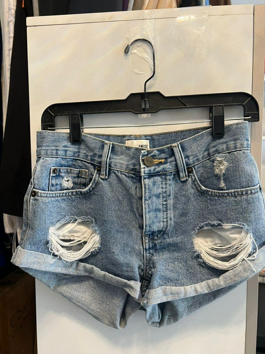Shorts en jean déchiré tendance