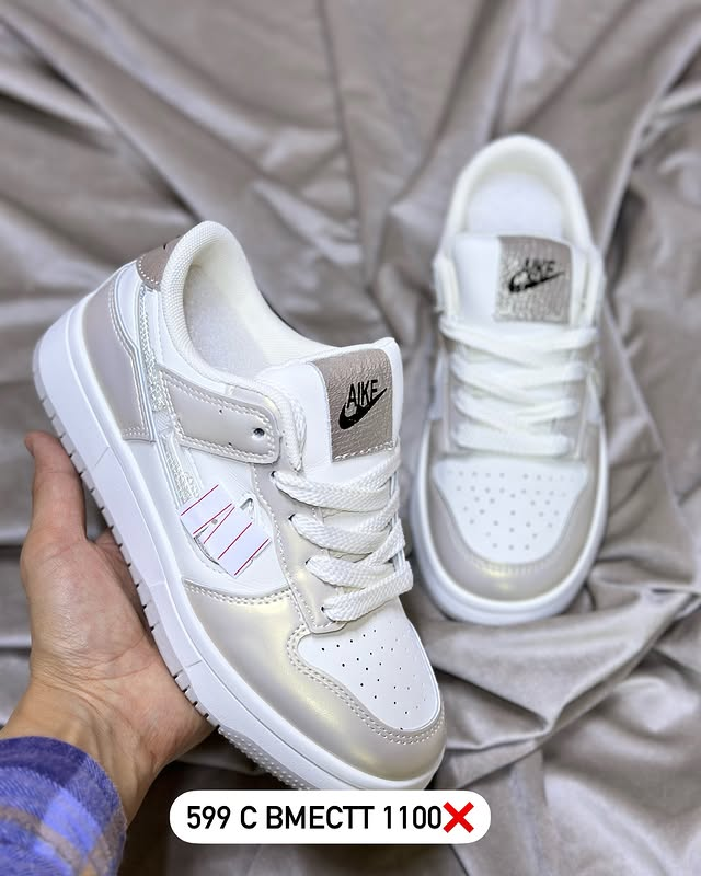 Кроссовки белая