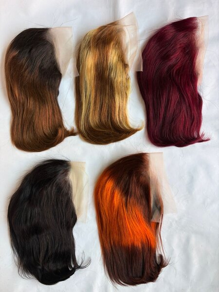 Perruques en dentelle bouclées