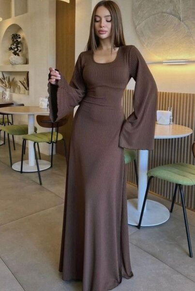 Robe moulante lacet au dos