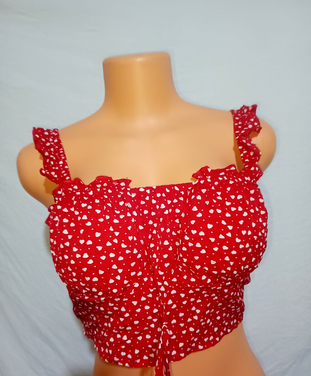 Beautiful Red crop top(M)