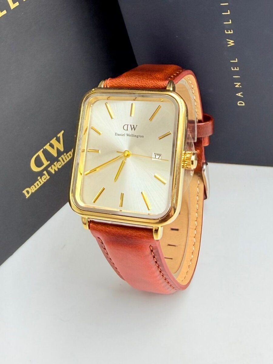 Montre Carrée Élégante DW