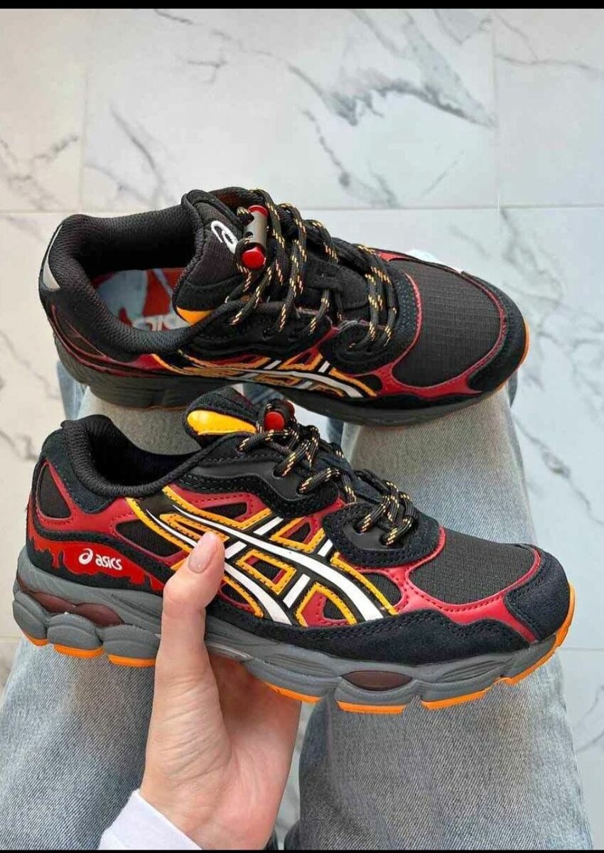 Chaussures de sport Asics modernes
