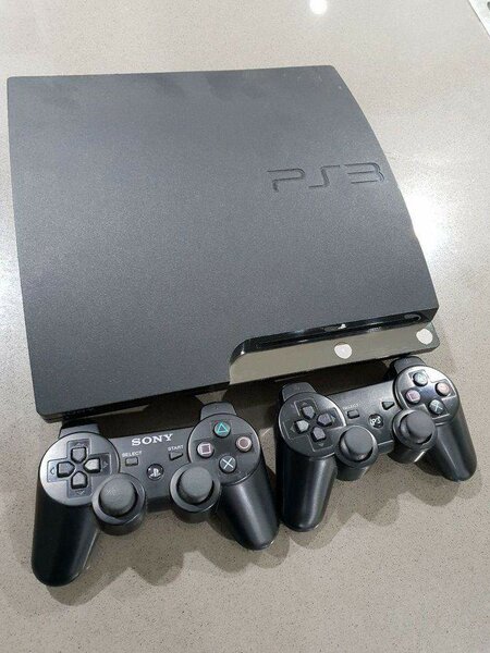 Console Sony PS3 avec manettes